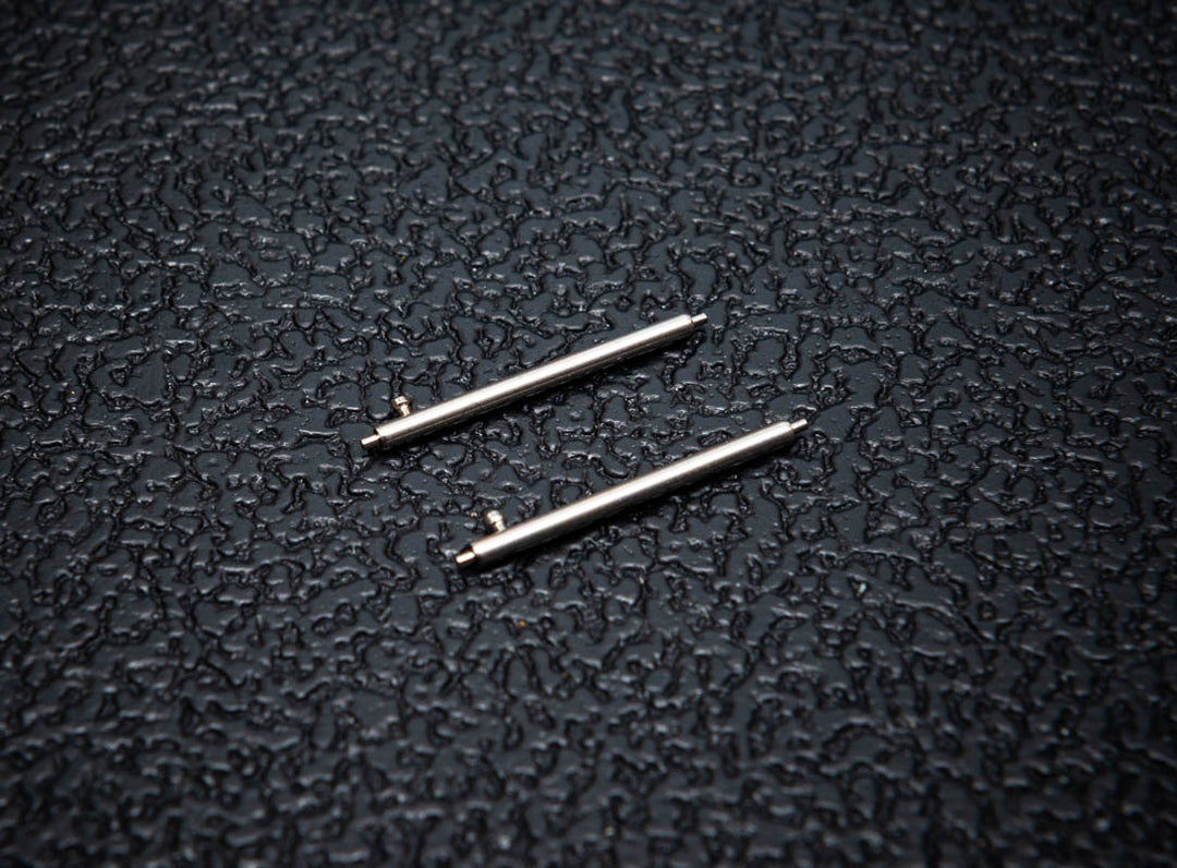Quick- release spring bars (x2)