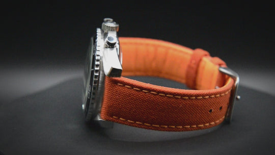 Sailcloth, Cordura military grade watch strap, Quick-release spring bars are installed, lined with Lorica eco-leather by FinWacthStraps®