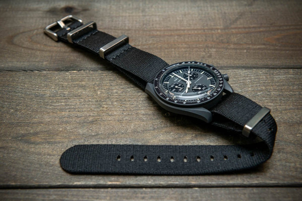 Sailcloth water-resistant watch strap 17-24 mm.